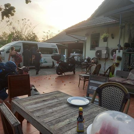 Plus Hostel Ayutthaya Exterior foto